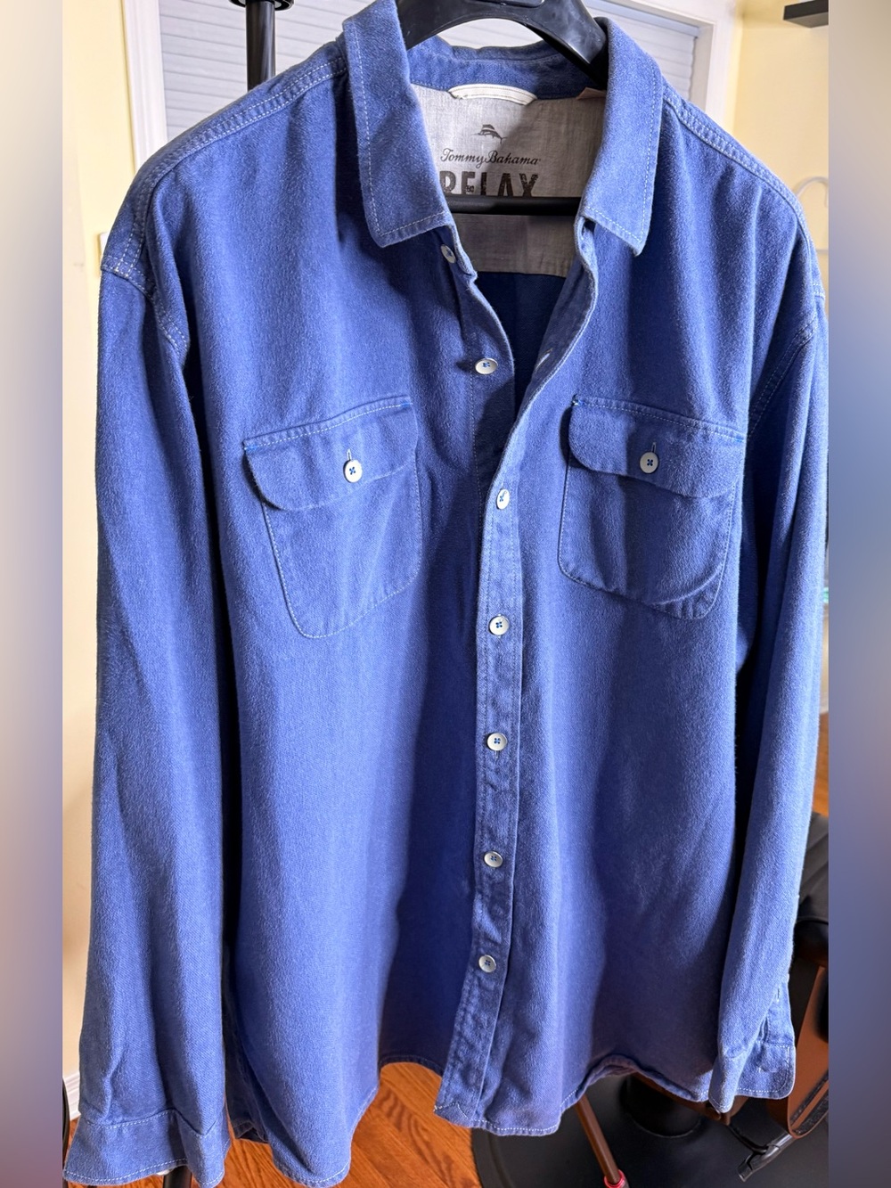 Gorgeous Tommy Bahama
RELAX shirt!!!